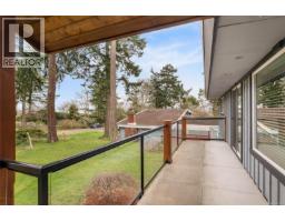 2881 Phyllis St, Saanich, BC V8N1Y8 Photo 65