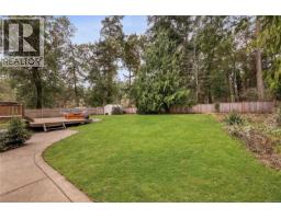 2881 Phyllis St, Saanich, BC V8N1Y8 Photo 66