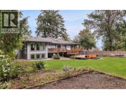 2881 Phyllis St, Saanich, BC V8N1Y8 Photo 67