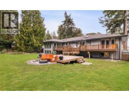 2881 Phyllis St, Saanich, BC V8N1Y8 Photo 70