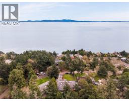2881 Phyllis St, Saanich, BC V8N1Y8 Photo 71