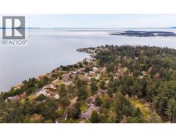 2881 Phyllis St, Saanich, BC V8N1Y8 Photo 72