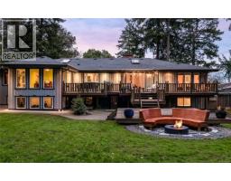 2881 Phyllis St, Saanich, BC V8N1Y8 Photo 77