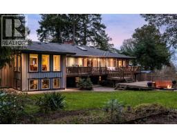 2881 Phyllis St, Saanich, BC V8N1Y8 Photo 78