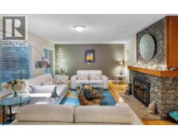 2881 Phyllis St, Saanich, BC V8N1Y8 Photo 80
