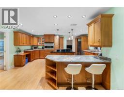 2881 Phyllis St, Saanich, BC V8N1Y8 Photo 82