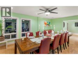 2881 Phyllis St, Saanich, BC V8N1Y8 Photo 83