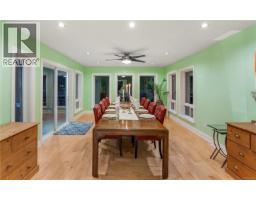 2881 Phyllis St, Saanich, BC V8N1Y8 Photo 84