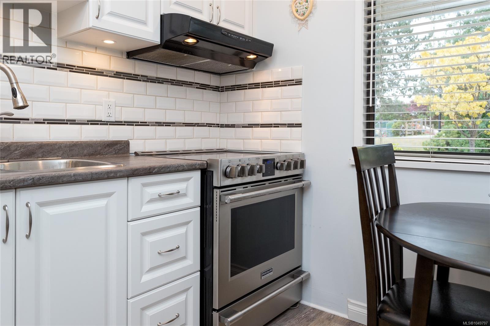 904 640 Broadway St, Saanich