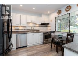 Bathroom - 904 640 Broadway St, Saanich, BC V8Z2G4 Photo 6
