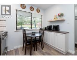 Kitchen - 904 640 Broadway St, Saanich, BC V8Z2G4 Photo 9