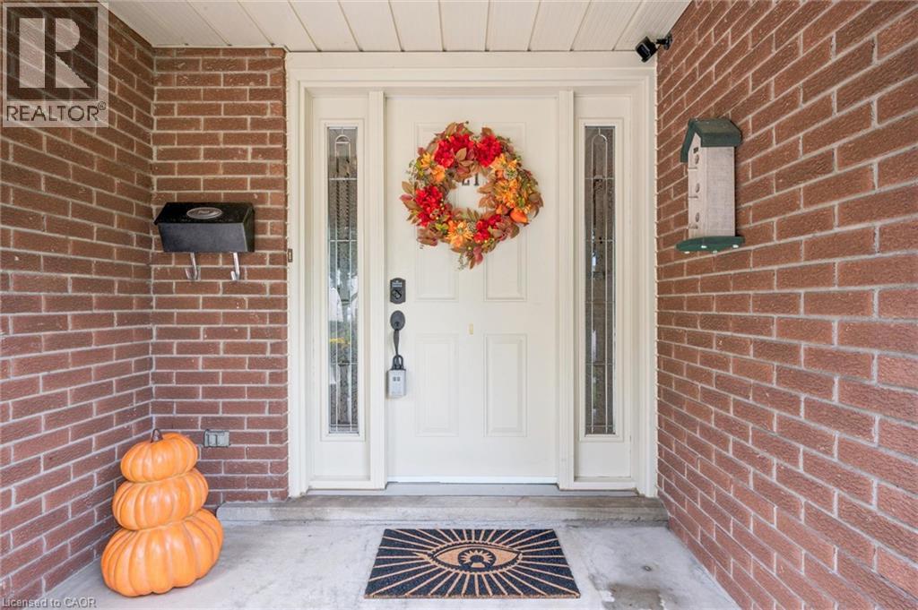 21 COLEBROOK Court, Kitchener — photo 4