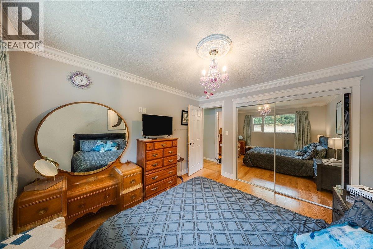 678 Schofield Highway, Warfield