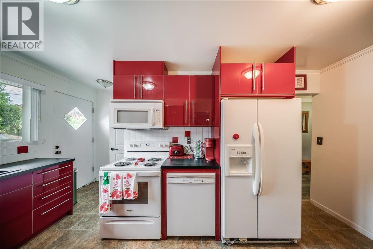 678 Schofield Highway, Warfield