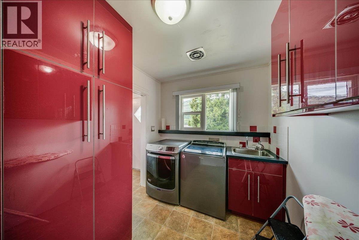 678 Schofield Highway, Warfield