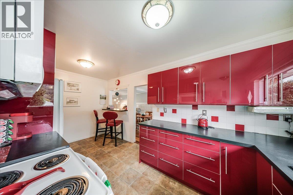 678 Schofield Highway, Warfield
