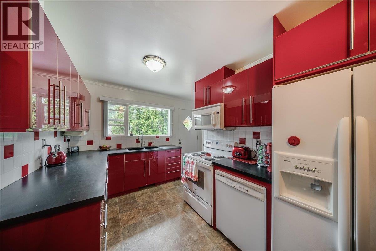 678 Schofield Highway, Warfield