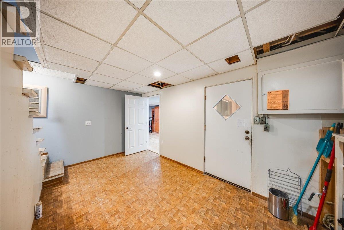 678 Schofield Highway, Warfield