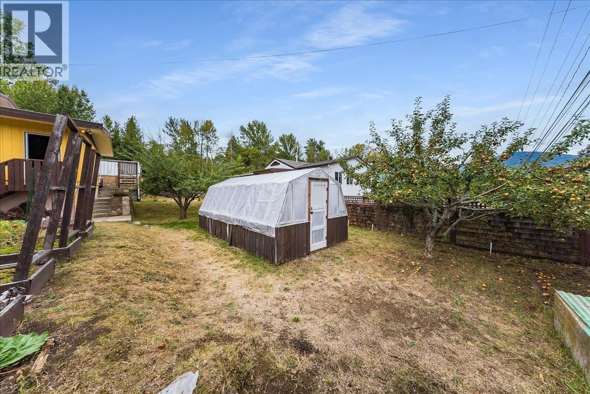 678 Schofield Highway, Warfield