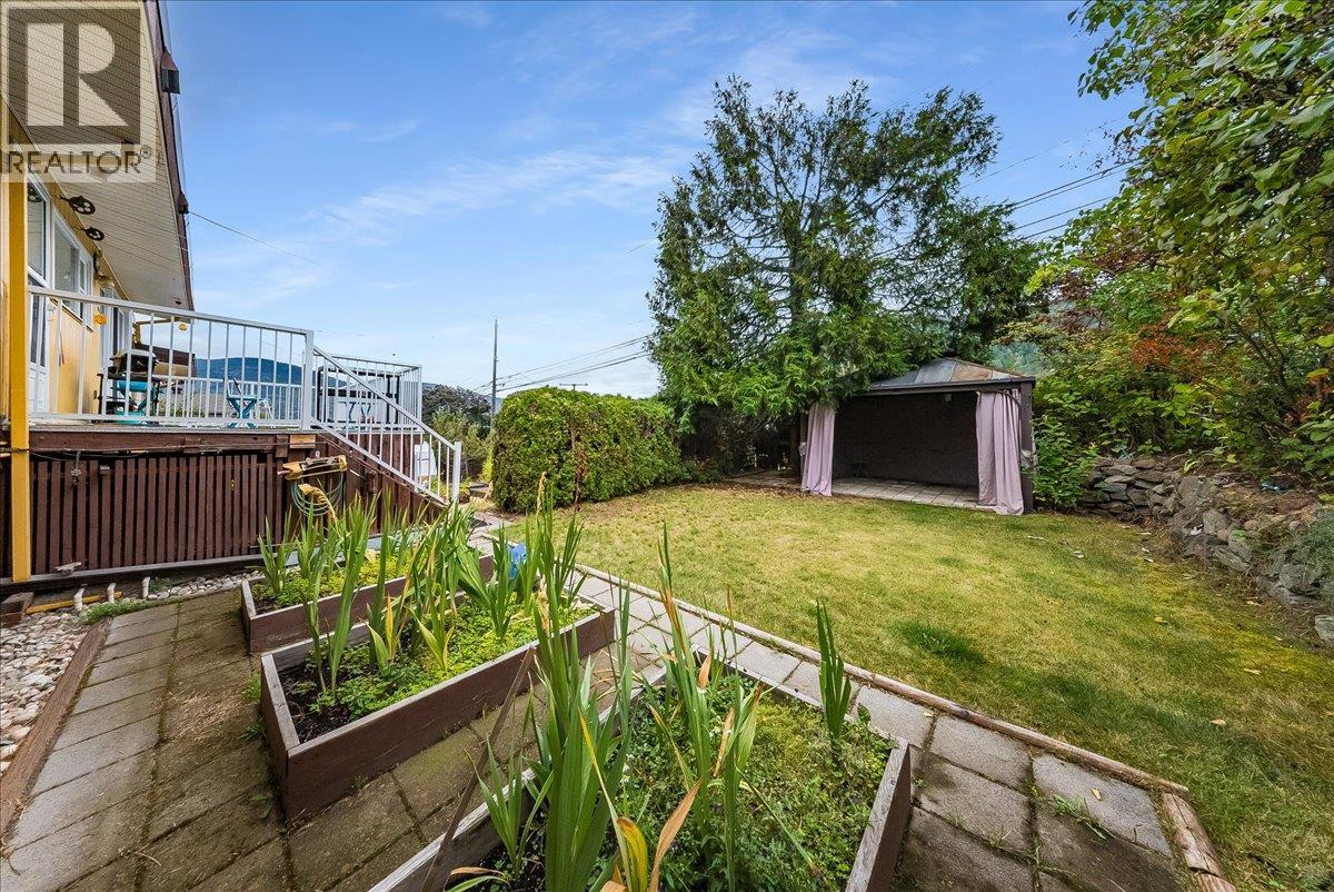 678 Schofield Highway, Warfield