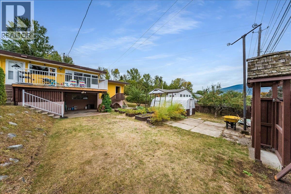 678 Schofield Highway, Warfield
