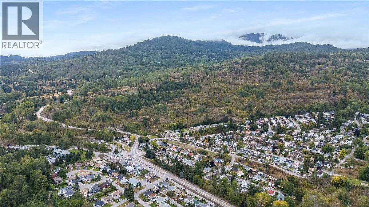 678 Schofield Highway, Warfield
