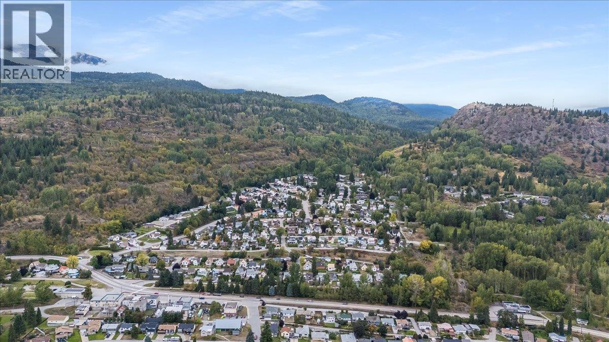 678 Schofield Highway, Warfield