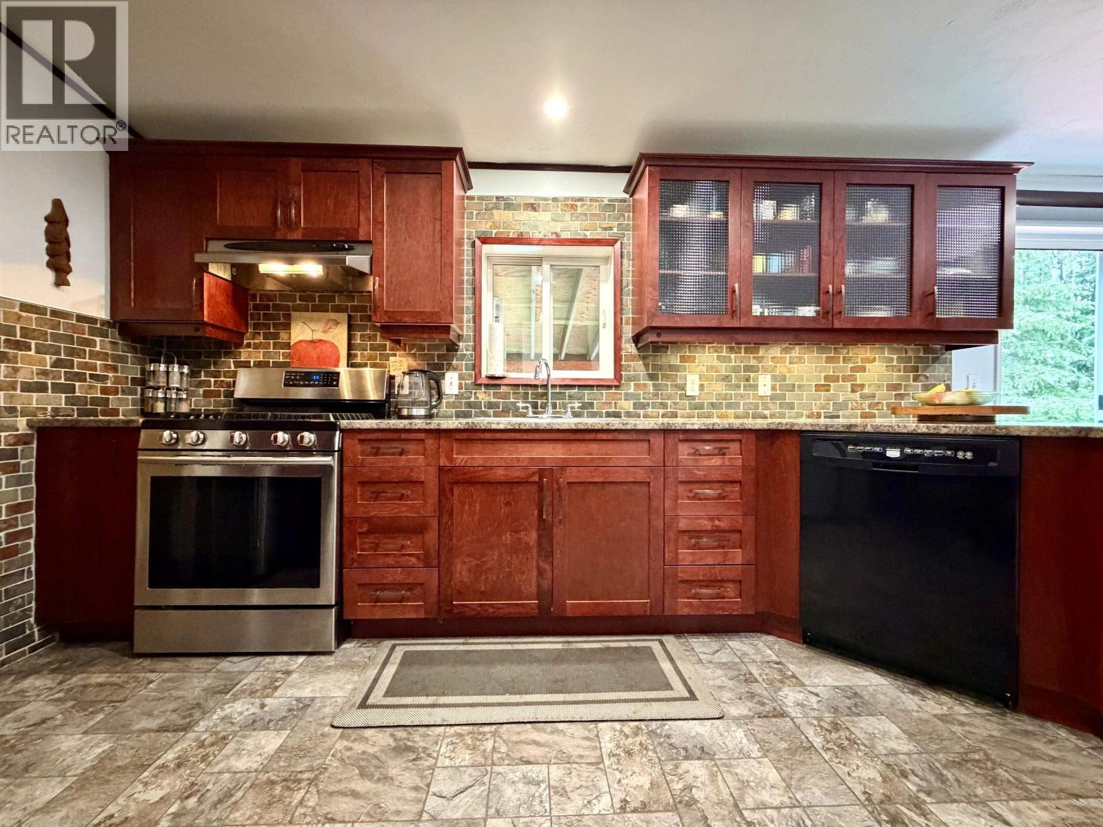 4004 WILLIAMS CRESCENT - 10