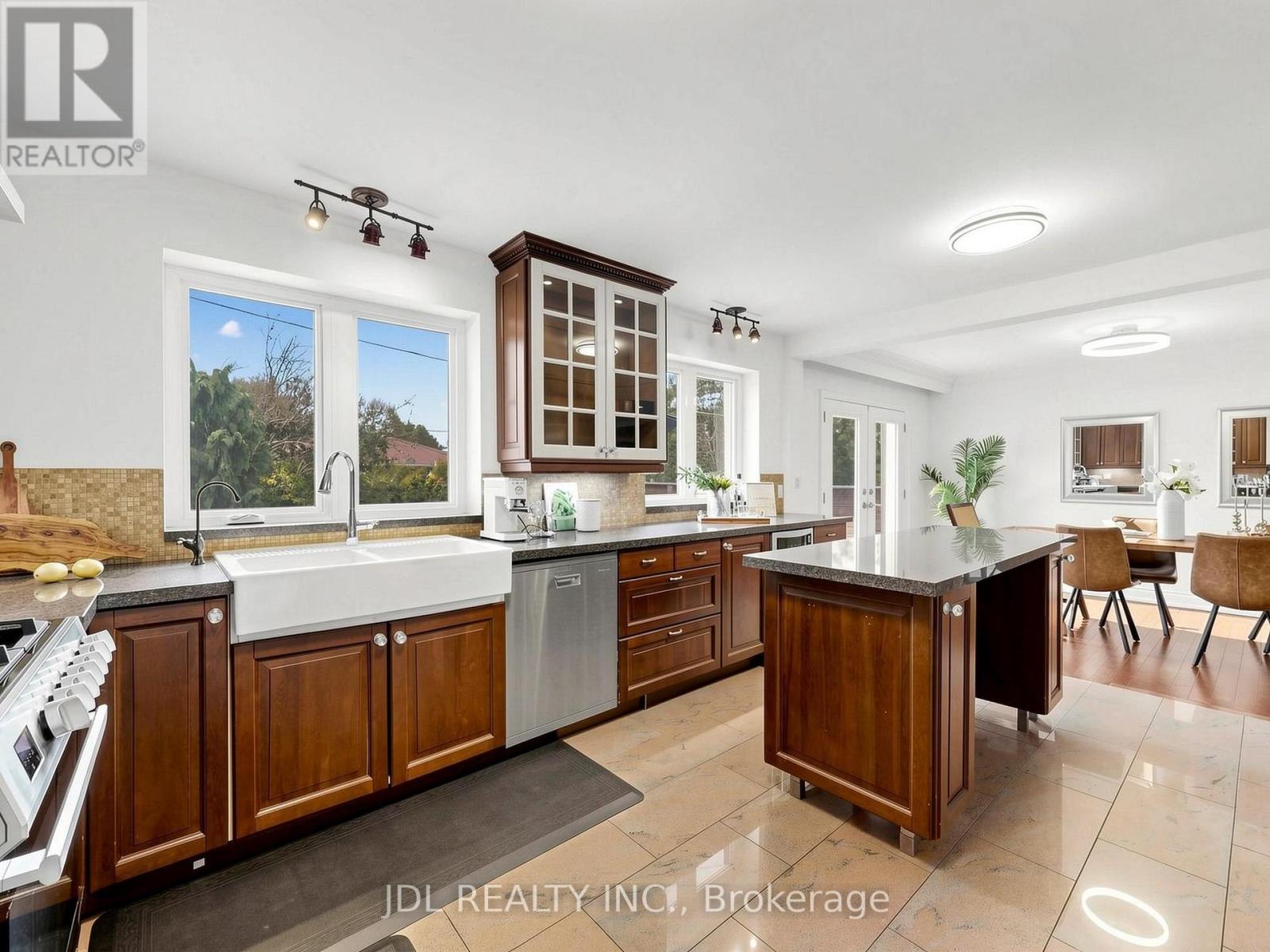 32 ASHMOUNT CRESCENT - 18