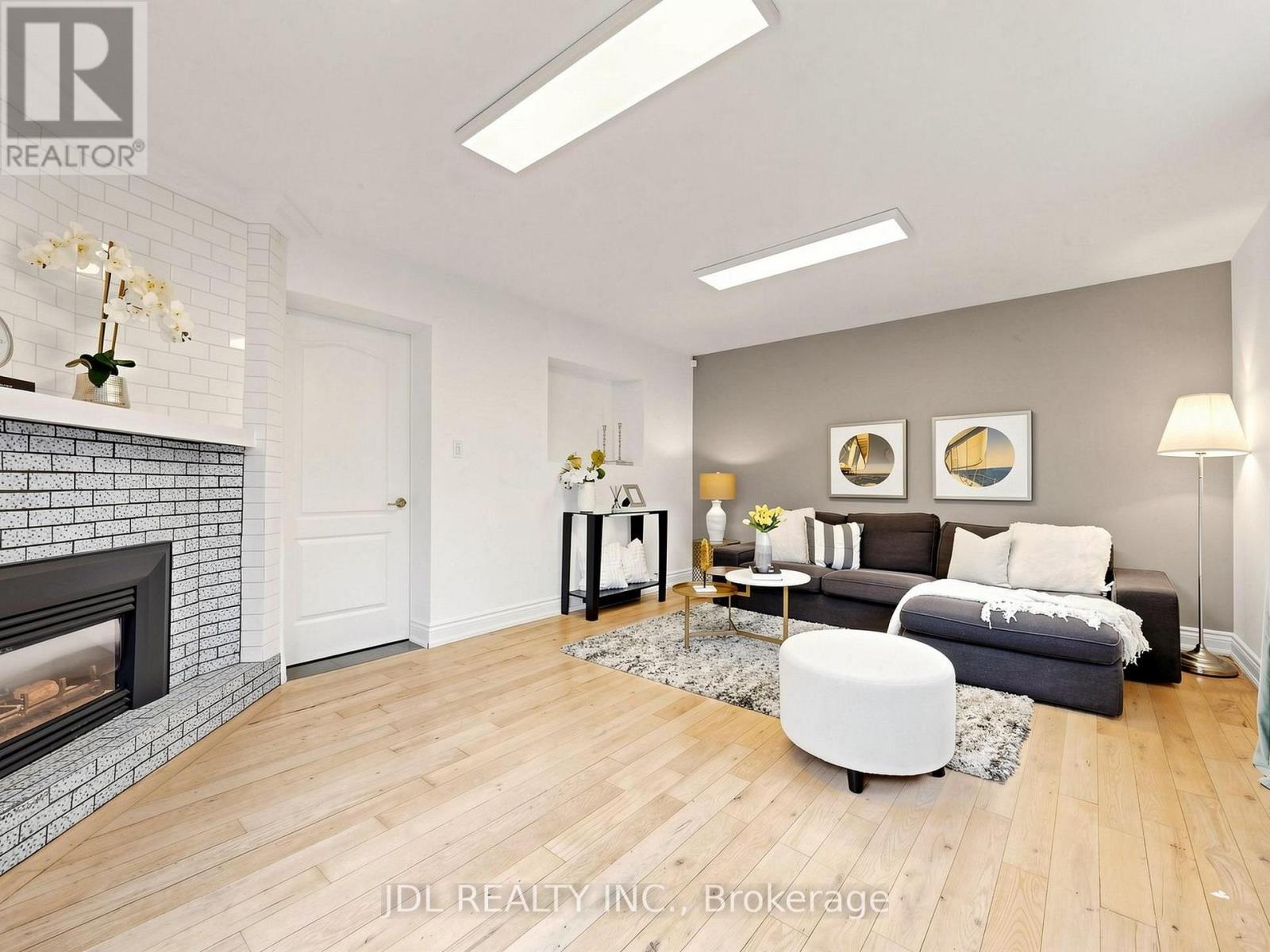 32 ASHMOUNT CRESCENT - 34
