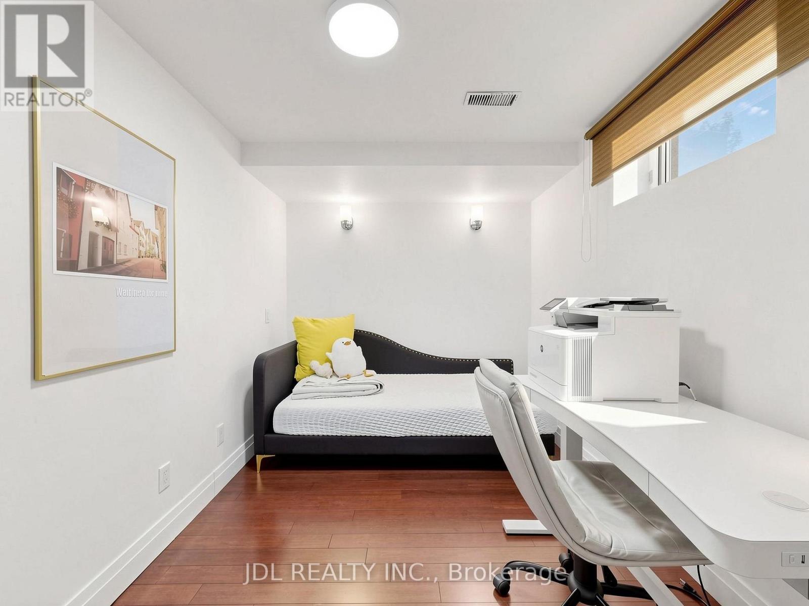 32 ASHMOUNT CRESCENT - 45