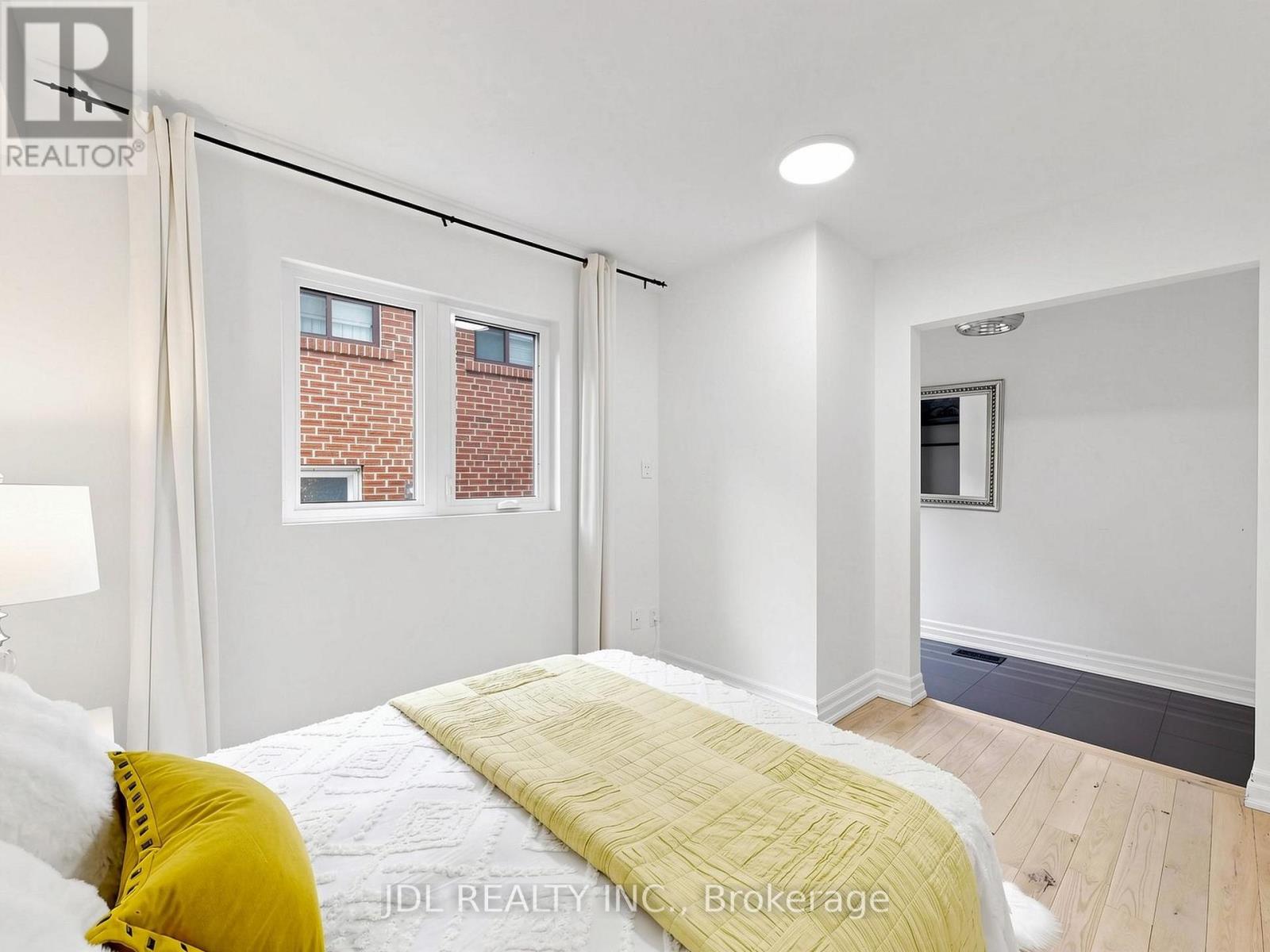 32 ASHMOUNT CRESCENT - 37
