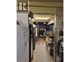 450 Woodlawn W, Guelph, ON N1E1A6 Photo 12