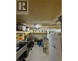 450 Woodlawn W, Guelph, ON N1E1A6 Photo 9