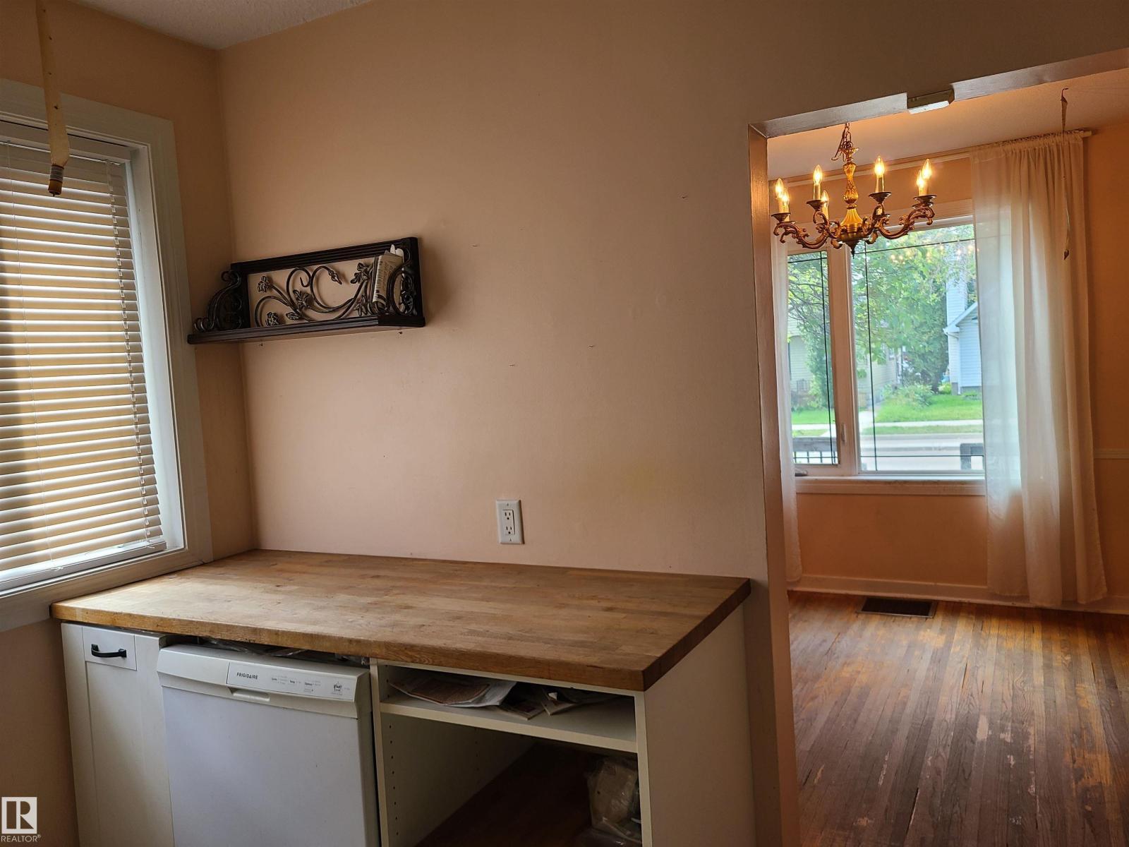 11143 127 ST NW - 9