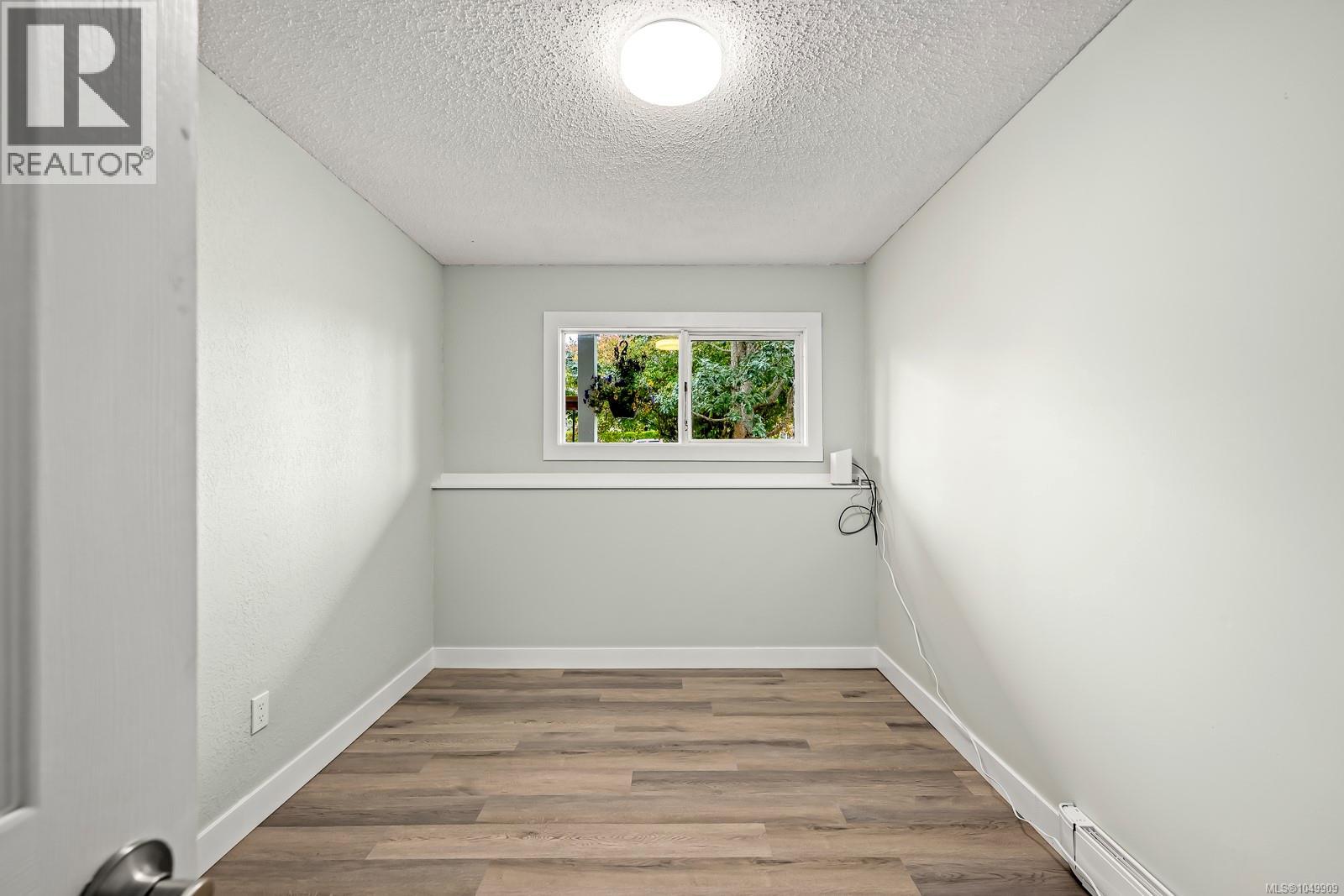 163 James St - 16