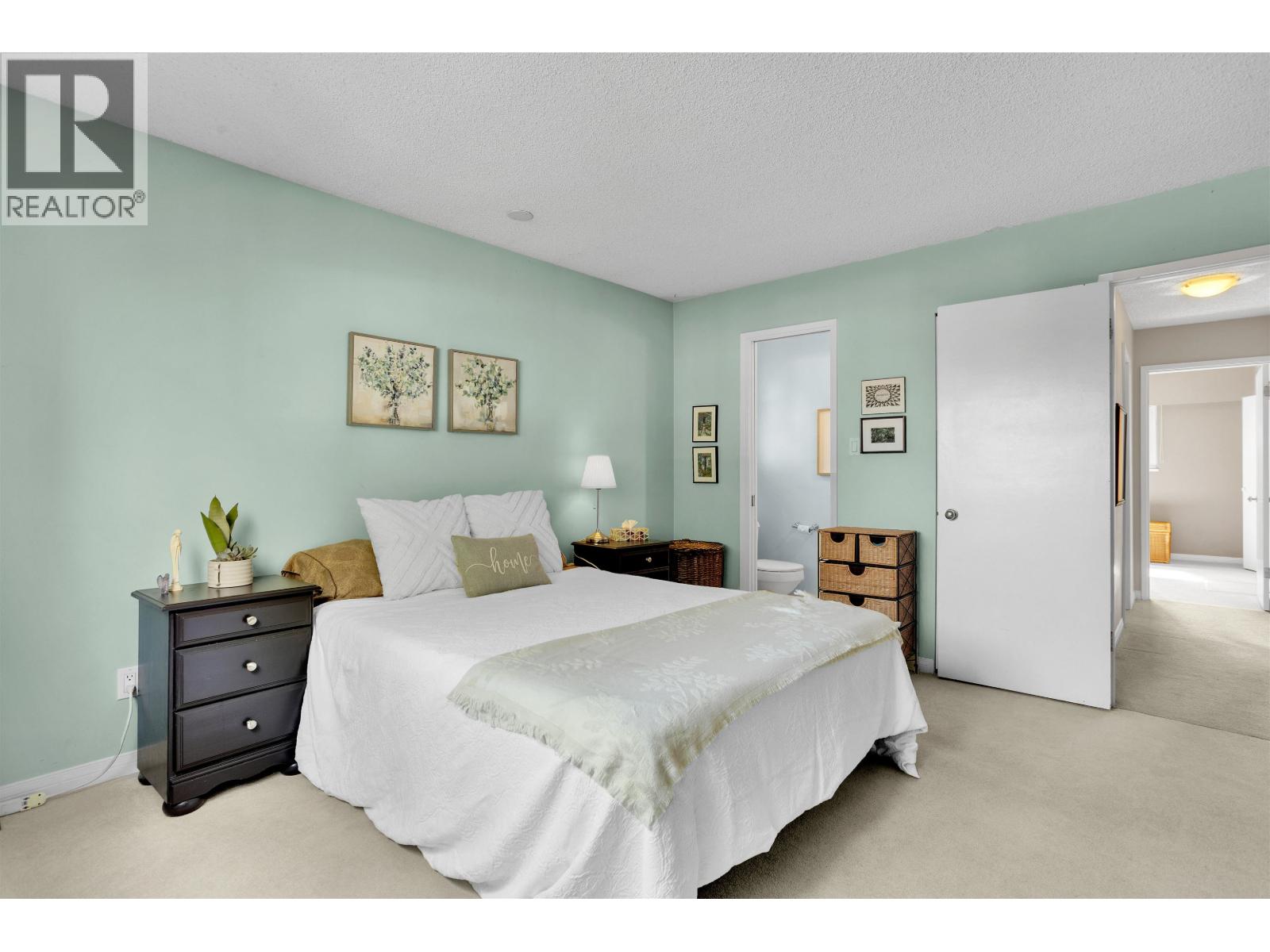2412 E 40TH AVENUE, Vancouver