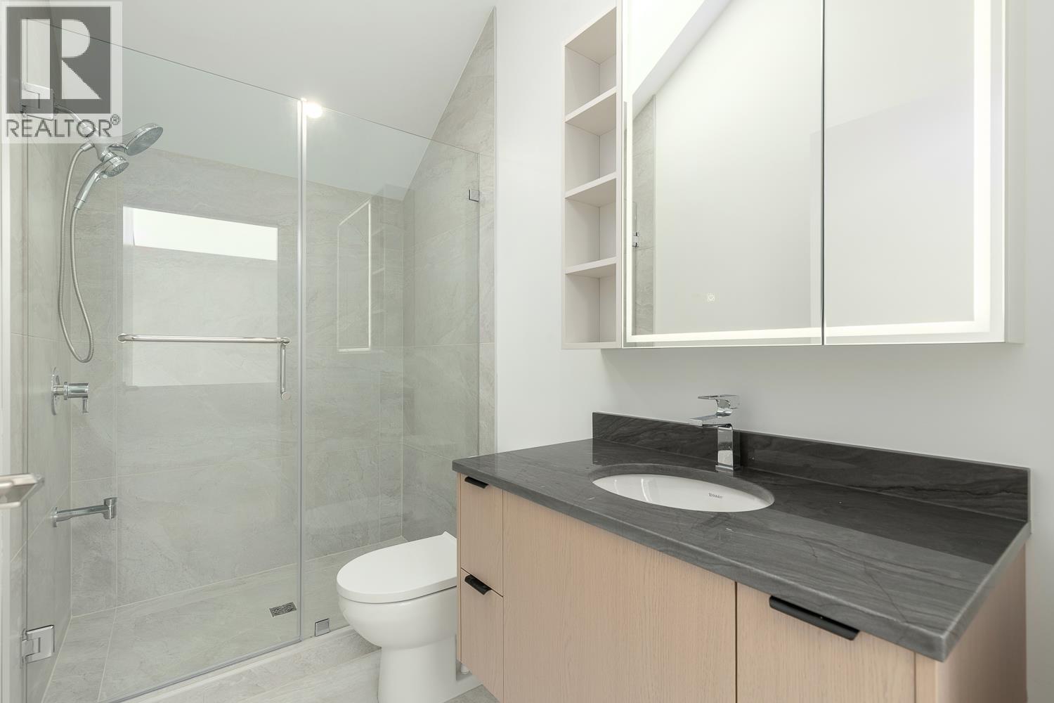 22 W 14TH AVENUE, Vancouver