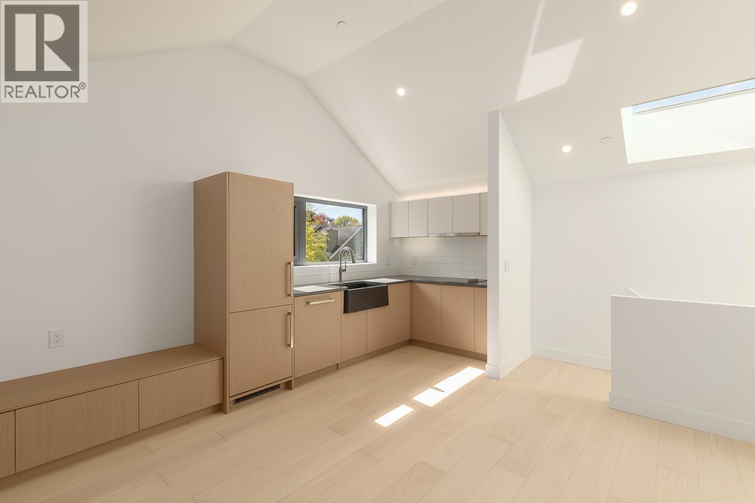 22 W 14TH AVENUE, Vancouver