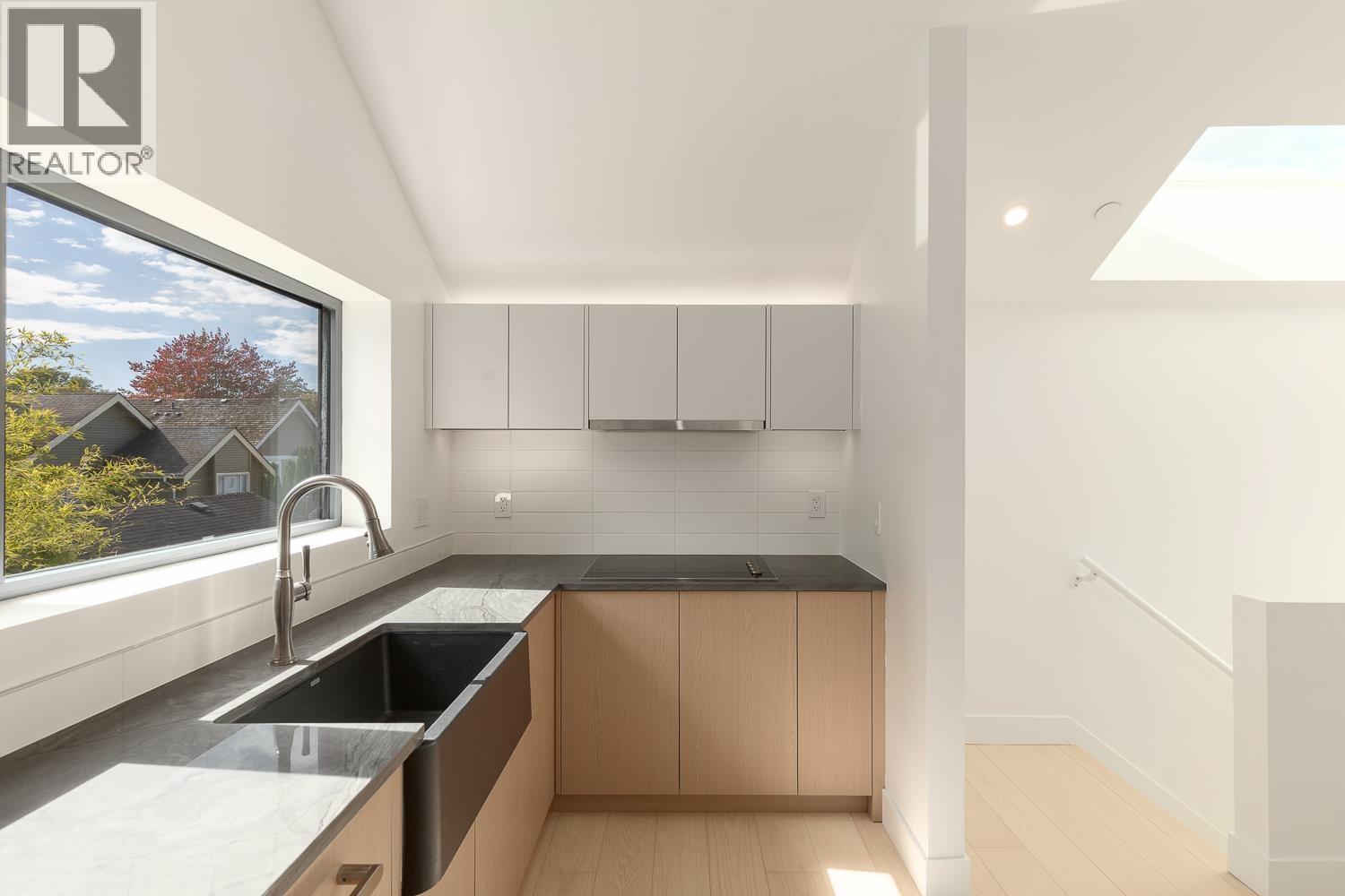 22 W 14TH AVENUE, Vancouver