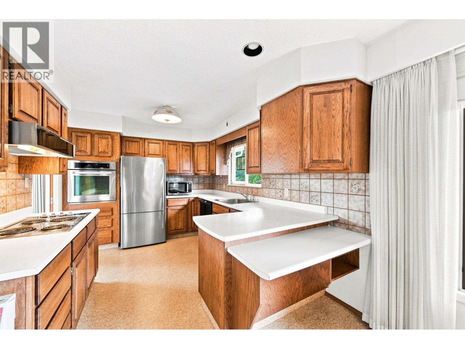535 AILSA AVENUE, Port Moody