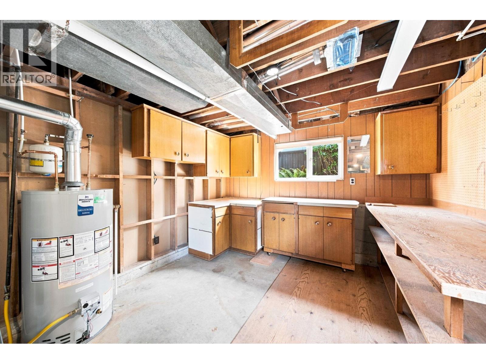 535 AILSA AVENUE, Port Moody