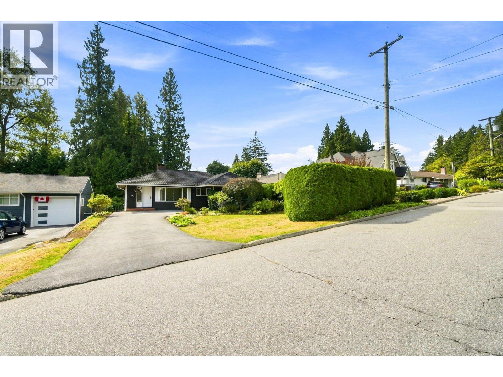 535 AILSA AVENUE, Port Moody