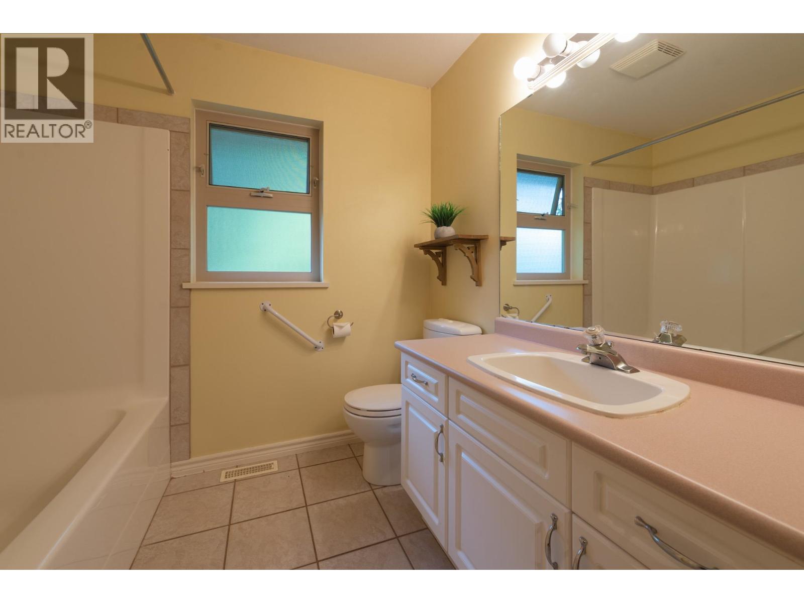 1305 GOWER POINT ROAD, Gibsons