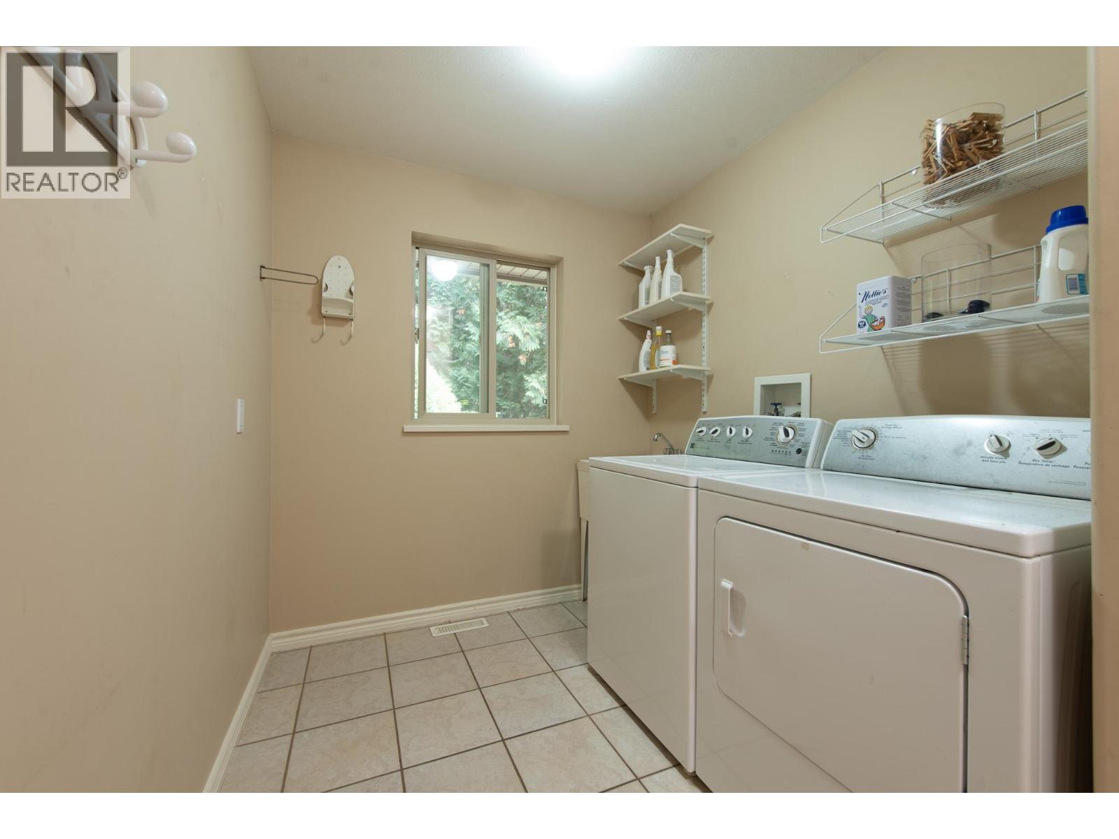 1305 GOWER POINT ROAD, Gibsons
