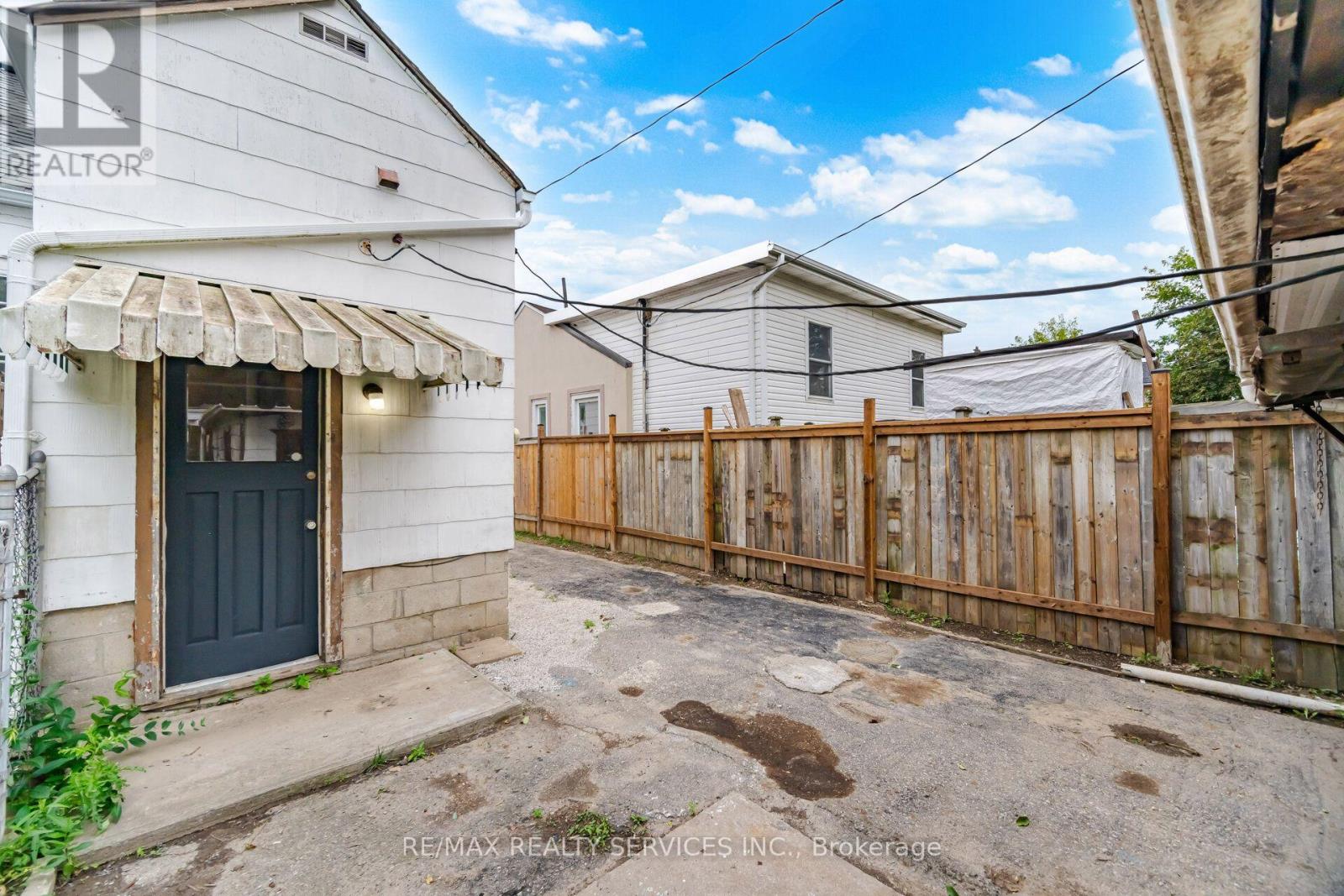 3051 CHURCHILL AVENUE - Image 37