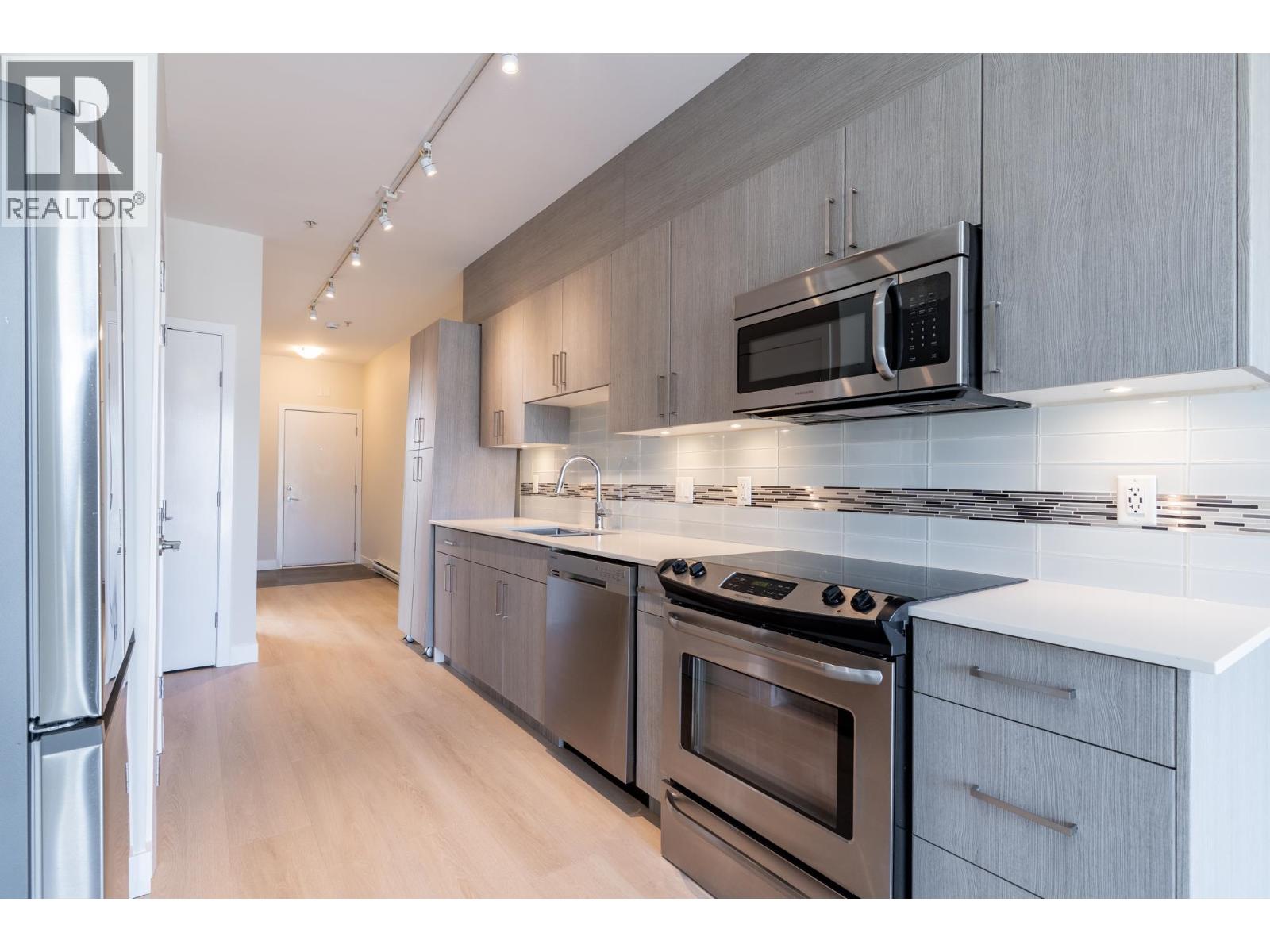 PH9 388 KOOTENAY STREET, Vancouver