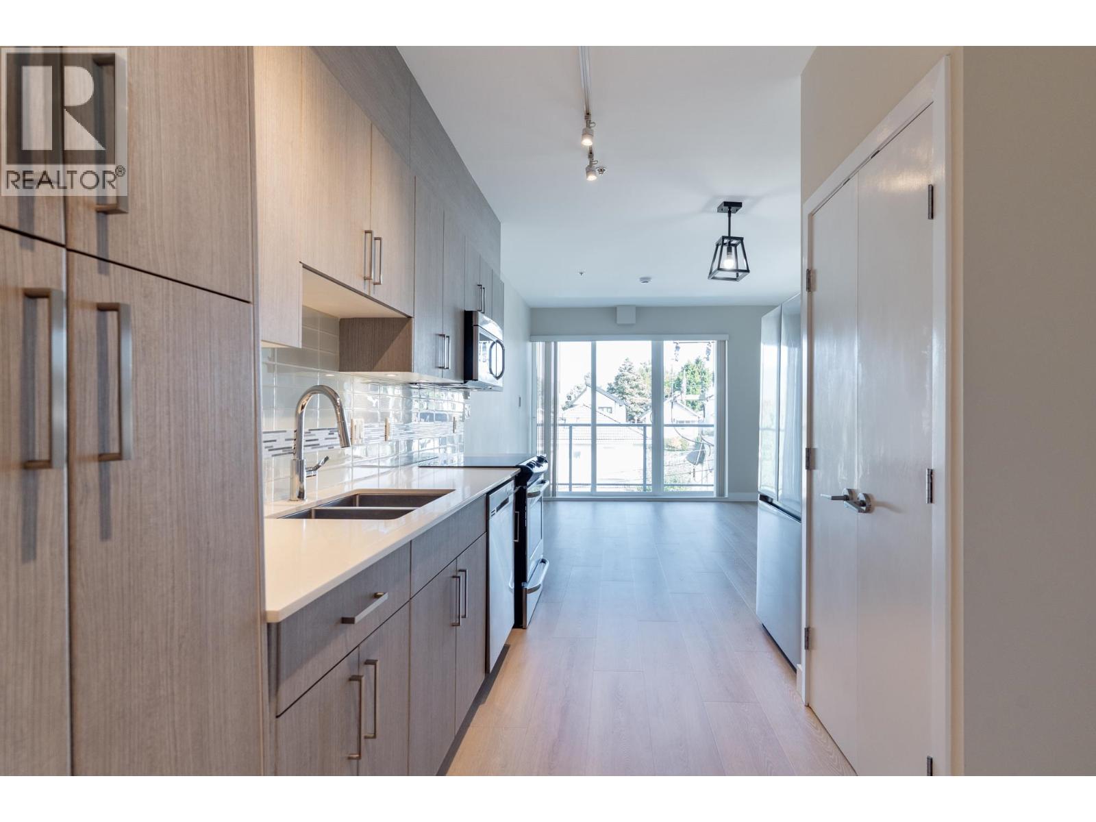 PH9 388 KOOTENAY STREET, Vancouver