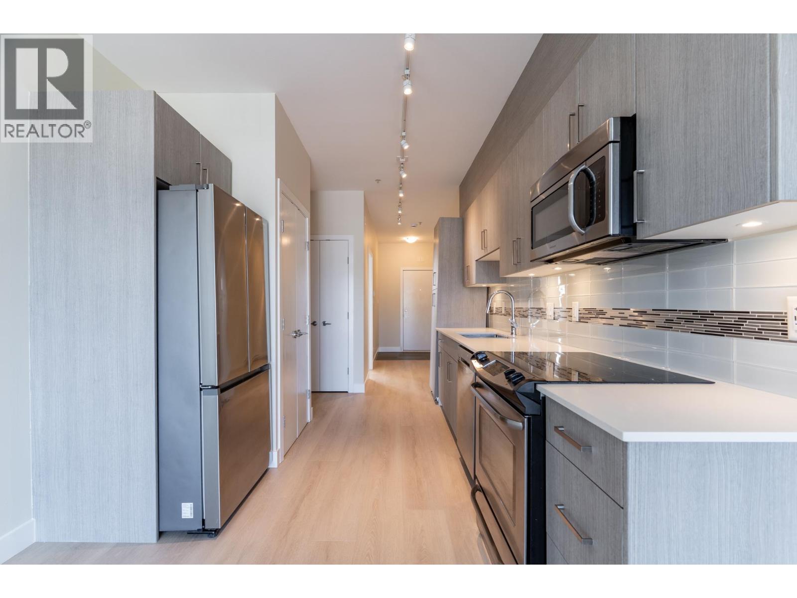 PH9 388 KOOTENAY STREET, Vancouver