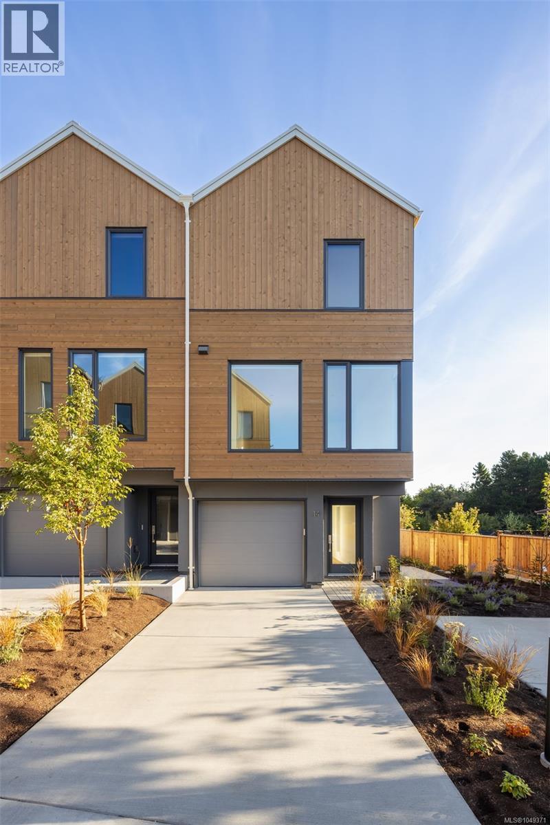13 1520 Louise Pl, Saanich